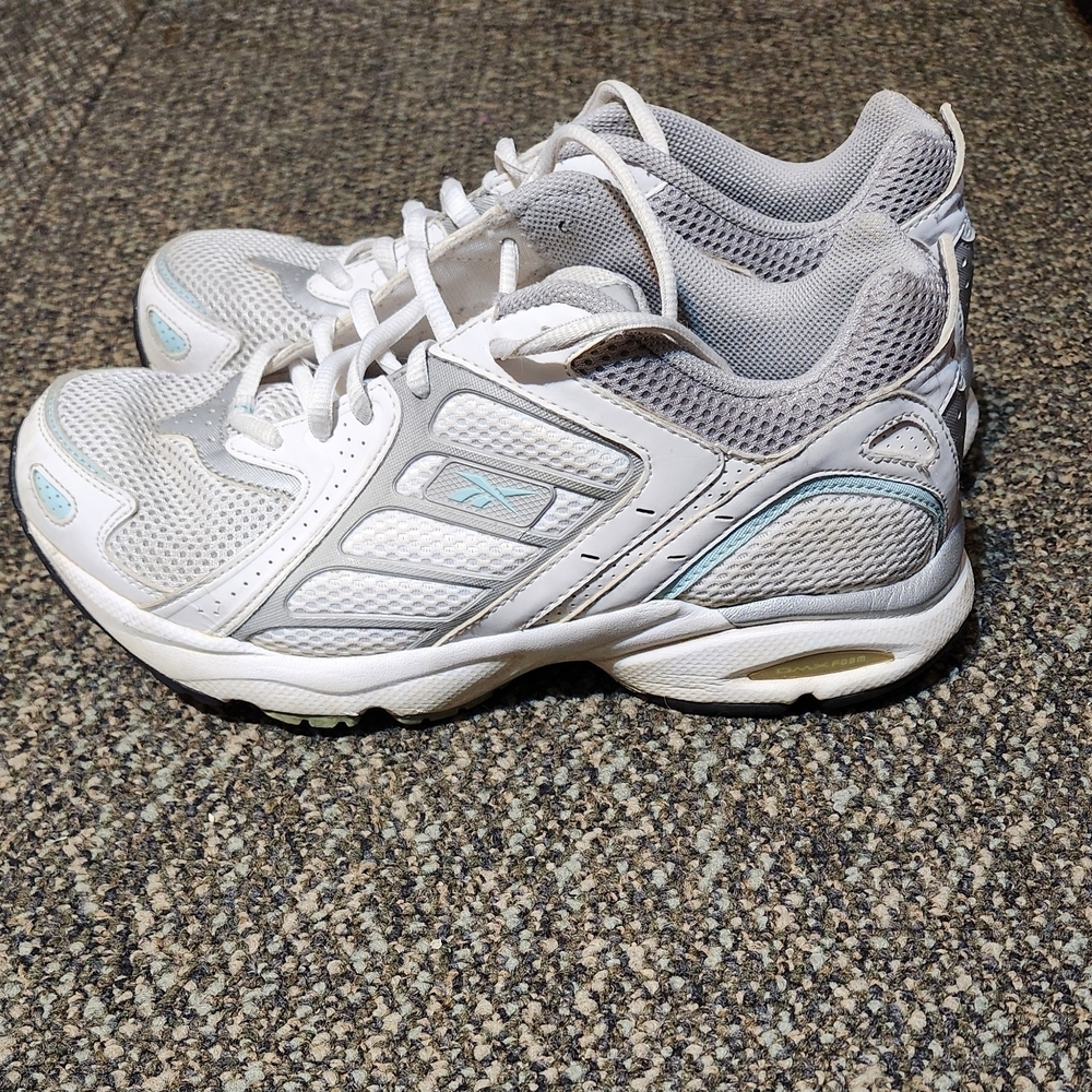 Reebok White Athletic Shoes with Breathable Mesh and Cushioned Midsole